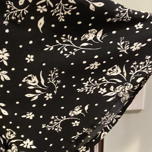 Lauren Conrad Flutter Sleeve V-Neck Blouse with Bow - Picture 5 of 7